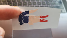 Carica l&#39;immagine nel visualizzatore di Gallery, Lacoste drapeau logo transfert coloré thermocollant pour flocage