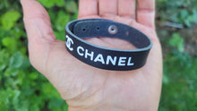 Laden Sie das Bild in den Galerie-Viewer, NEW!!! Real Leather  Bracelet Custom and Brand Logo
