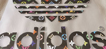 Laden Sie das Bild in den Galerie-Viewer, Adidas x LV  Big Color Logo