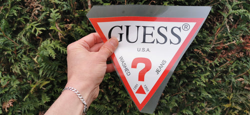 Guess logo coloré thermocollant pour flocage