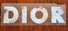 Cargar imagen en el visor de la galería, Dior logo clair coloré thermocollant pour flocage